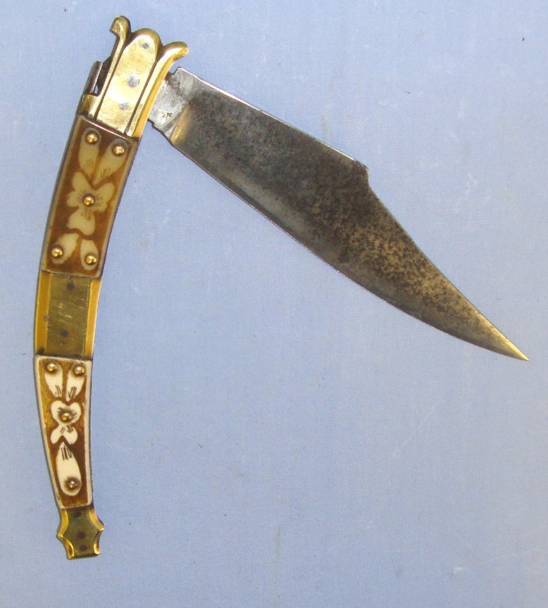 QUALITY**19th Century Spanish Navaja Folding Fighting / Utility Knife With Sharp Scimitar Form Blade, Polished Hand Decorated Horn & Brass Section Scales. Sn 21966:2 Knive