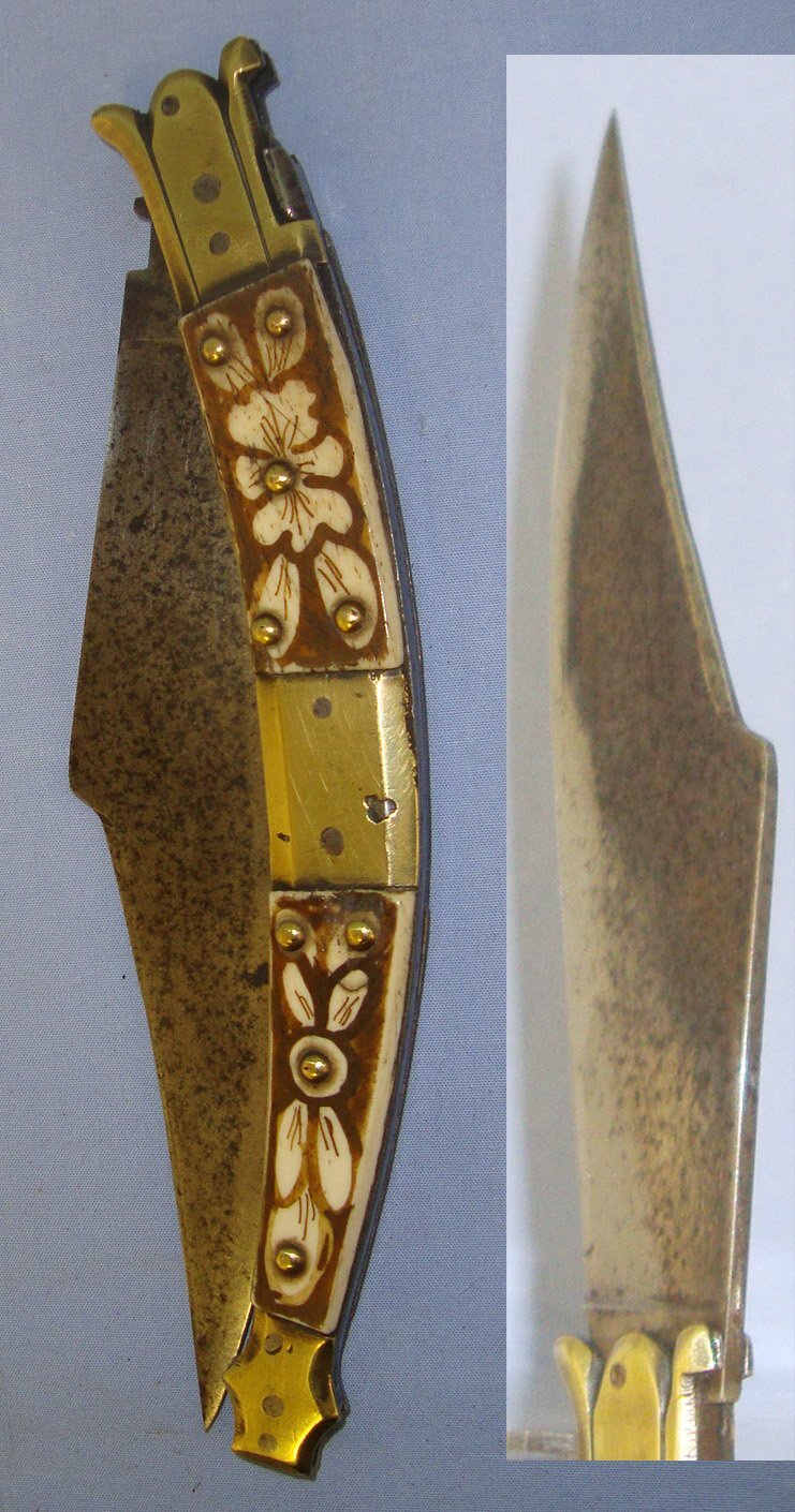  QUALITY**19th Century Spanish Navaja Folding Fighting / Utility Knife With Sharp Scimitar Form Blade, Polished Hand Decorated Horn & Brass Section Scales. Sn 21966:2 Knive