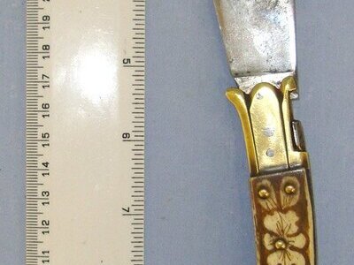 QUALITY**19th Century Spanish Navaja Folding Fighting / Utility Knife With Sharp Scimitar Form Blade, Polished Hand Decorated Horn & Brass Section Scales. Sn 21966:2 Knive