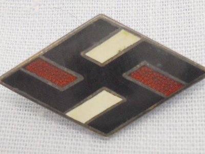 Original* WWII German Hitler Youth NSDStB Membership Lapel Pin. (NSDStB-Mitglied Abzeichen). N 117. Original* WWII German Hitler Youth NSDStB Membership Lapel Pin. (NSDStB-Mitglied Abzeichen). N 117.  Antique & Militaria