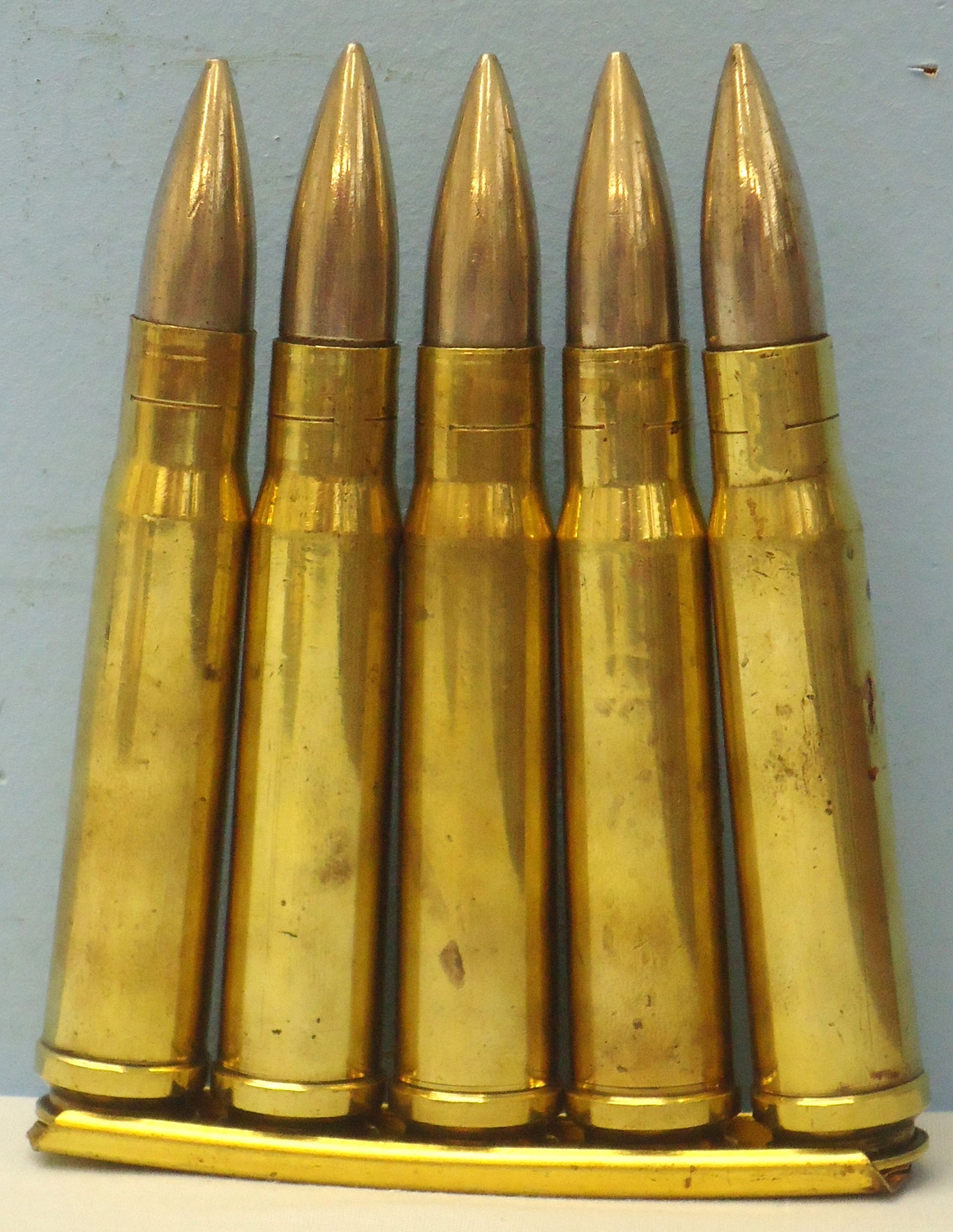 DEACTIVATED INERT .55 Boys (14x99B) Mark 2 Armour Piercing Anti-Tank Rifle, 5 Rounds In Stripper Clip. - O 1974 DEACTIVATED INERT .55 Boys (14x99B) Mark 2 Armour Piercing Anti-Tank Rifle, 5 Rounds In Stripper Clip. - O 1974  Other Ammunition - {CATEGORY} in 
