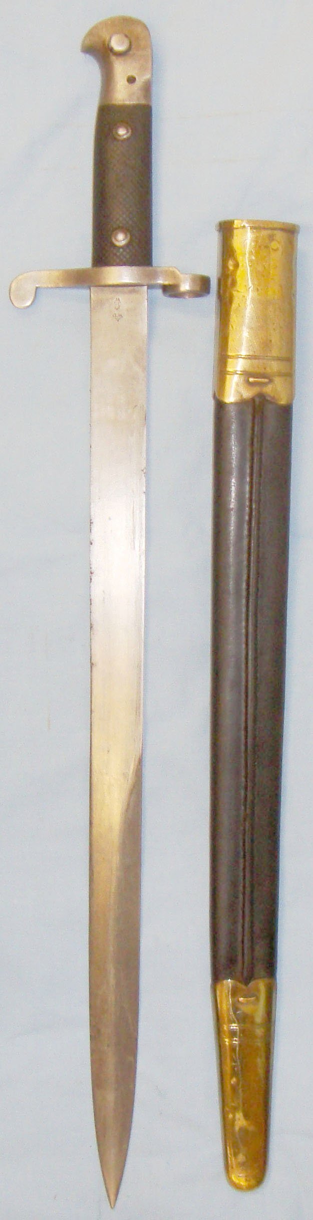  British 1887 MKIII Sword Bayonet and Scabbard. BAYO 165. Bayonet