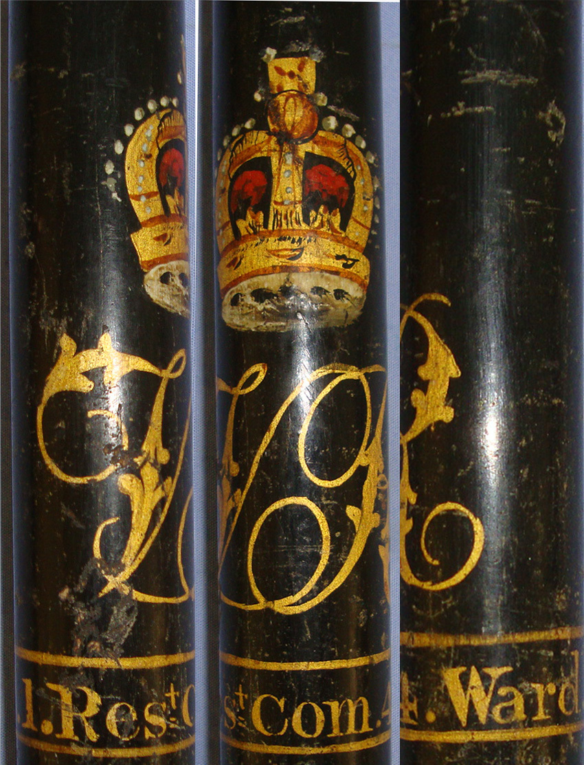 STAVE FORM**Victorian Queen’s Crown ‘VR’ .4.Ward Hand Painted Ebonised Wood Tip Staff / Police Truncheon. Sn 21111  Antique & Militaria