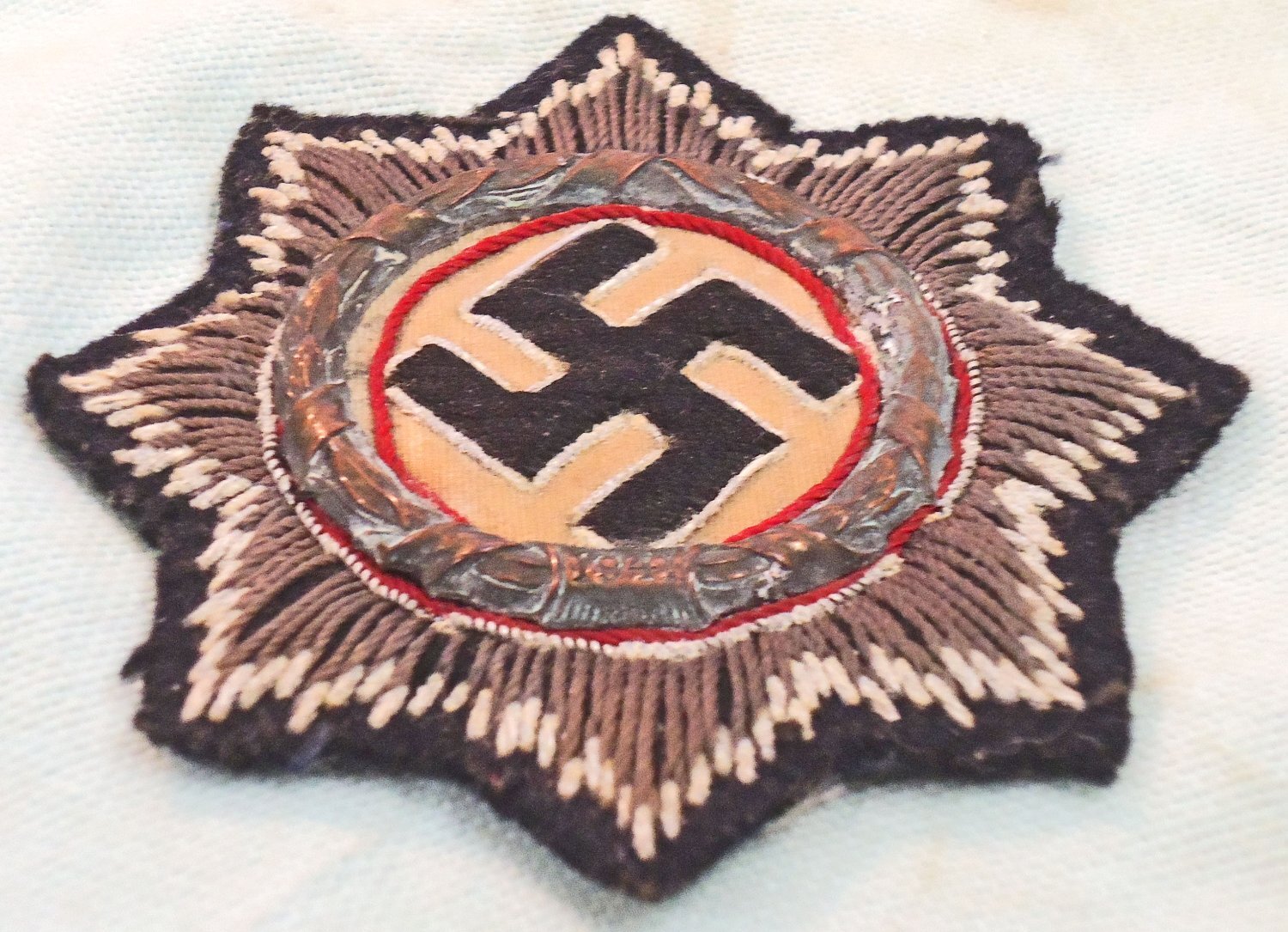  Nazi Germany, WW2, Panzer Issue Cloth Cross in Gold. - N 127 Nazi Germany, WW2, Panzer Issue Cloth Cross in Gold. - N 127 Antique & Militaria