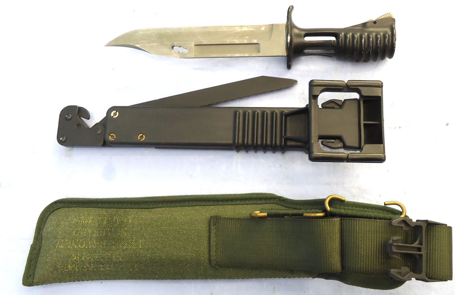British L3A1 Bayonet Scabbard and Frog for the SA80 Rifle. BAYO 367 Bayonet - {CATEGORY}