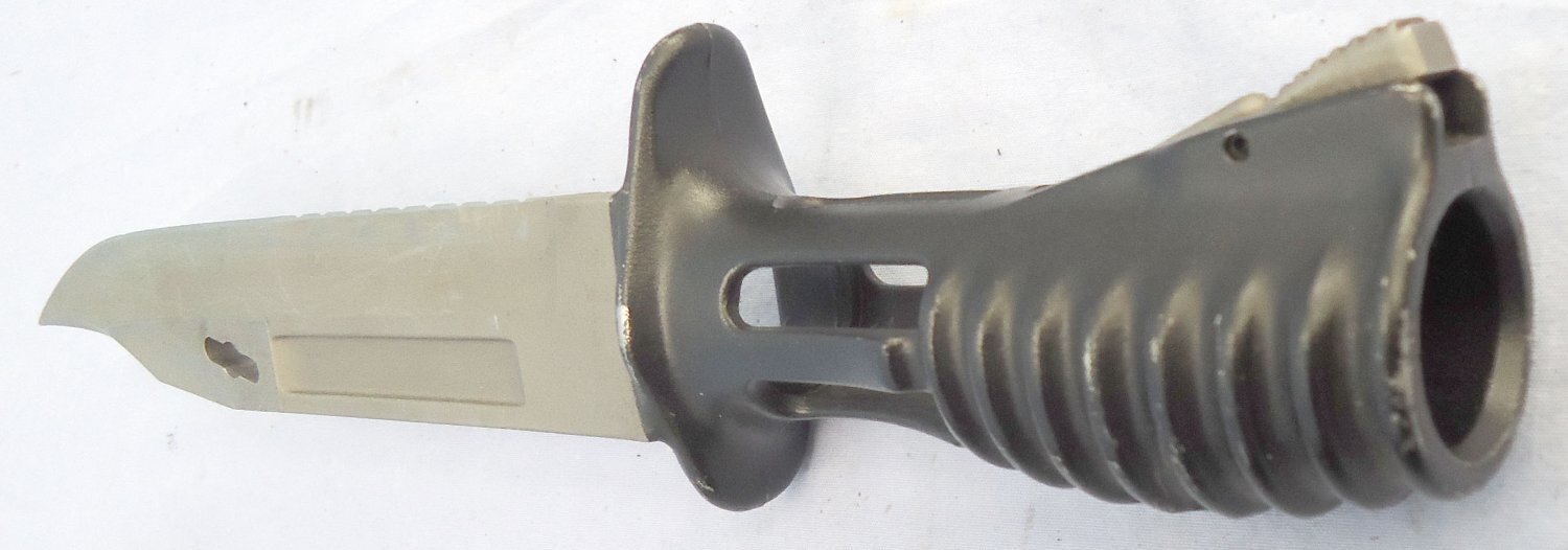 {CATEGORY} - British L3A1 Bayonet Scabbard and Frog for the SA80 Rifle. BAYO 367 Bayonet
