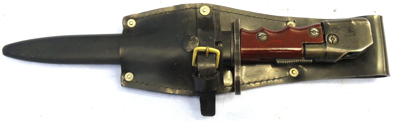 British No 7 MK 1 Swivelling Pommel Bayonet, Scabbard & Black Frog by Poole. BAYO 366  Bayonet 