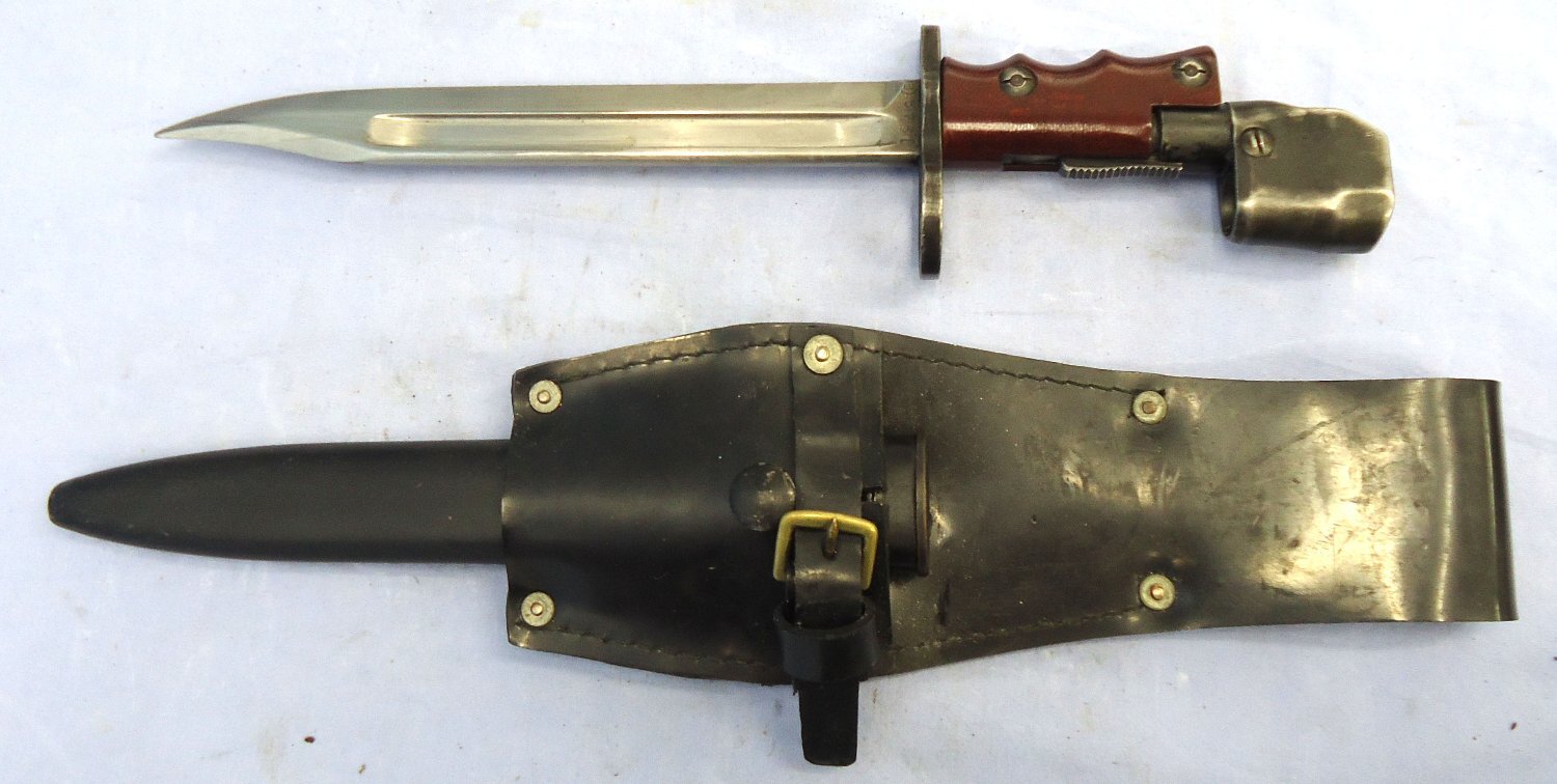 {CATEGORY} - British No 7 MK 1 Swivelling Pommel Bayonet, Scabbard & Black Frog by Poole. BAYO 366  Bayonet