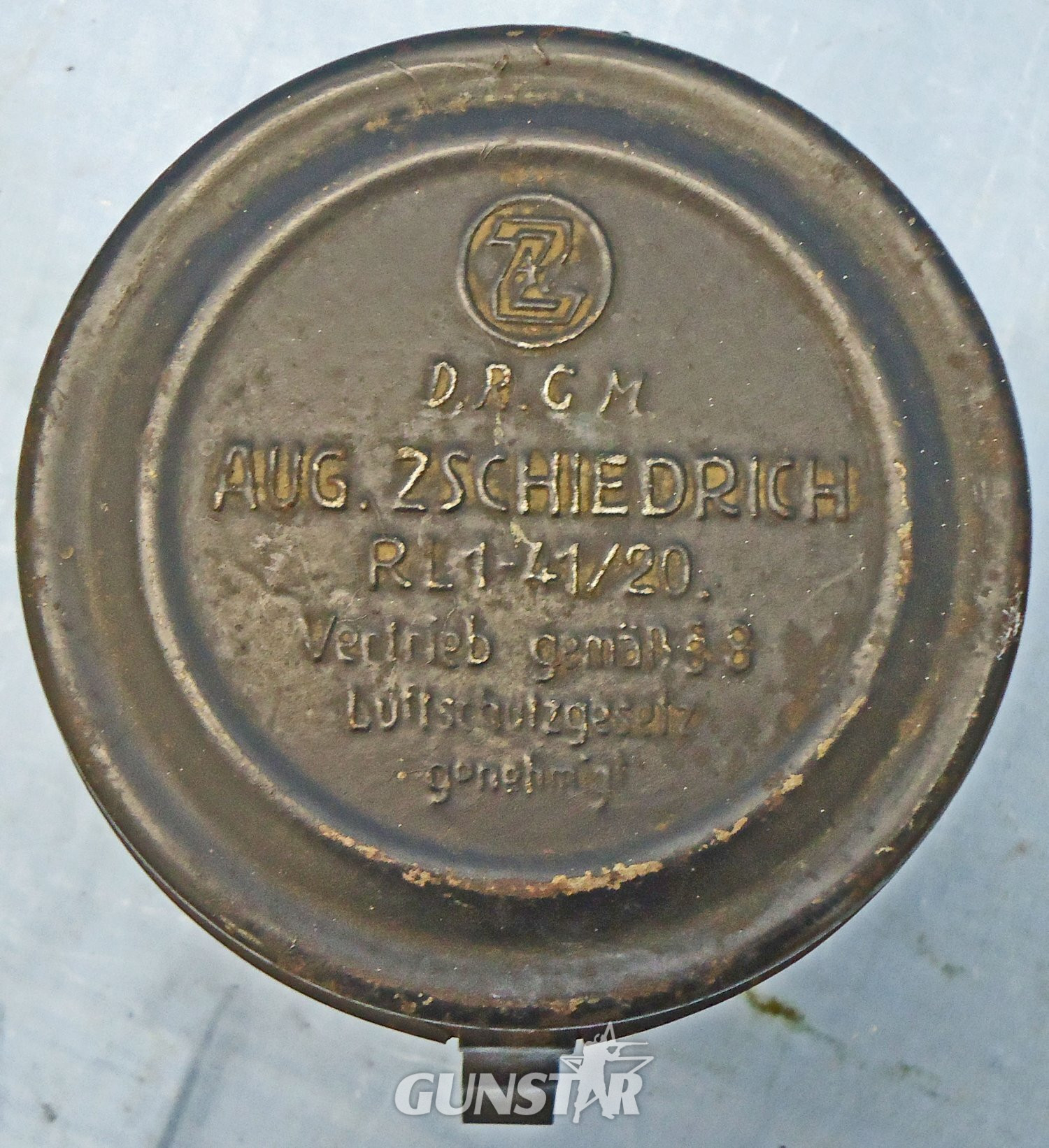 {CATEGORY} - German, WW2, GM38, RL1-41/82 Volksgasmaske (Peoples Gas Mask) Luftschutz Warndienst (LSW) or Air Raid Warning Service with With Steel Carrying Container. Sn - 22846:85 German, WW2, GM38, RL1-41/82 Volksgasmaske (Peoples Gas Mask) Luftschutz Warndienst (LSW) or Air Raid Warning Service with With Steel Carrying Container. Sn - 22846:85 Antique & Militaria