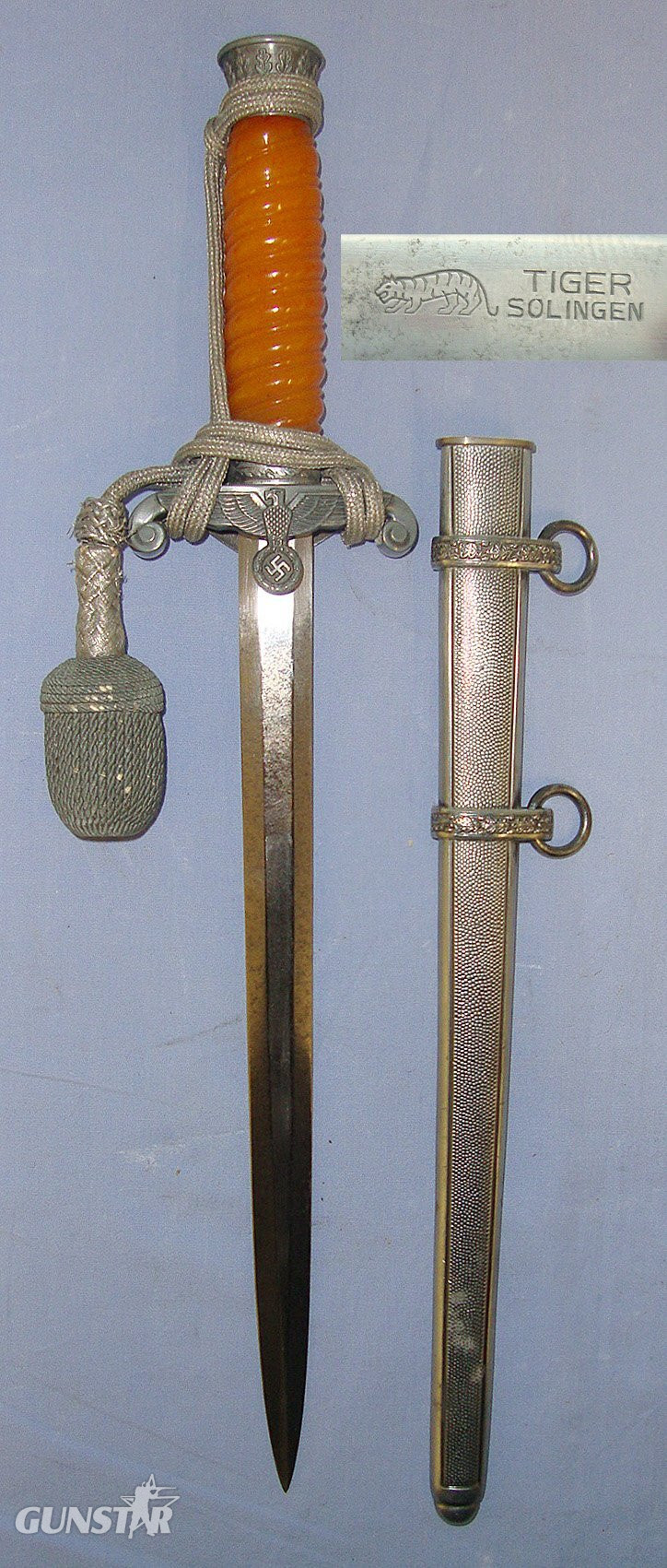 NEW TO COLLECTORS MARKET IN STORAGE SINCE 1960's / 70's**WW2 Era 1935 Pattern Nazi German Army / Heer Officer's Dagger By Tiger Solingen With Bullion Cord, Portepee & Scabbard. Sn 21385:6 Dagger in 