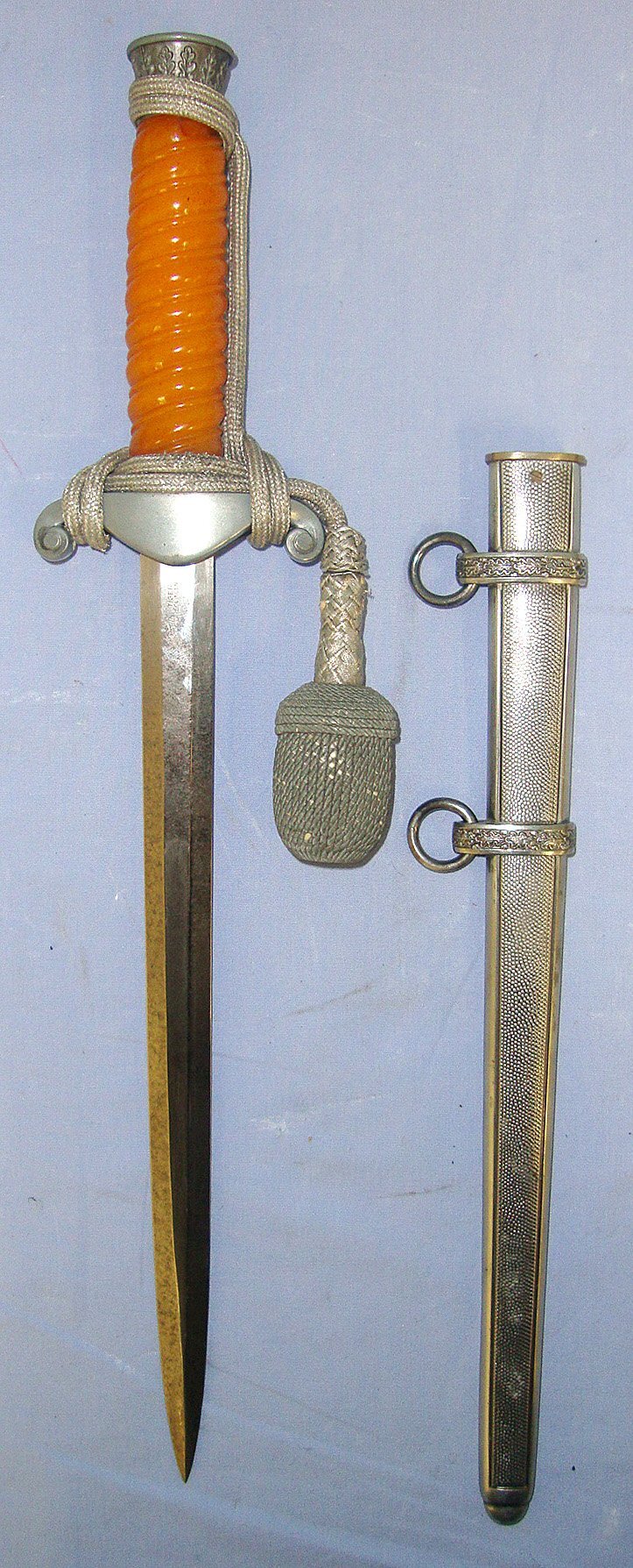  NEW TO COLLECTORS MARKET IN STORAGE SINCE 1960's / 70's**WW2 Era 1935 Pattern Nazi German Army / Heer Officer's Dagger By Tiger Solingen With Bullion Cord, Portepee & Scabbard. Sn 21385:6 Dagger