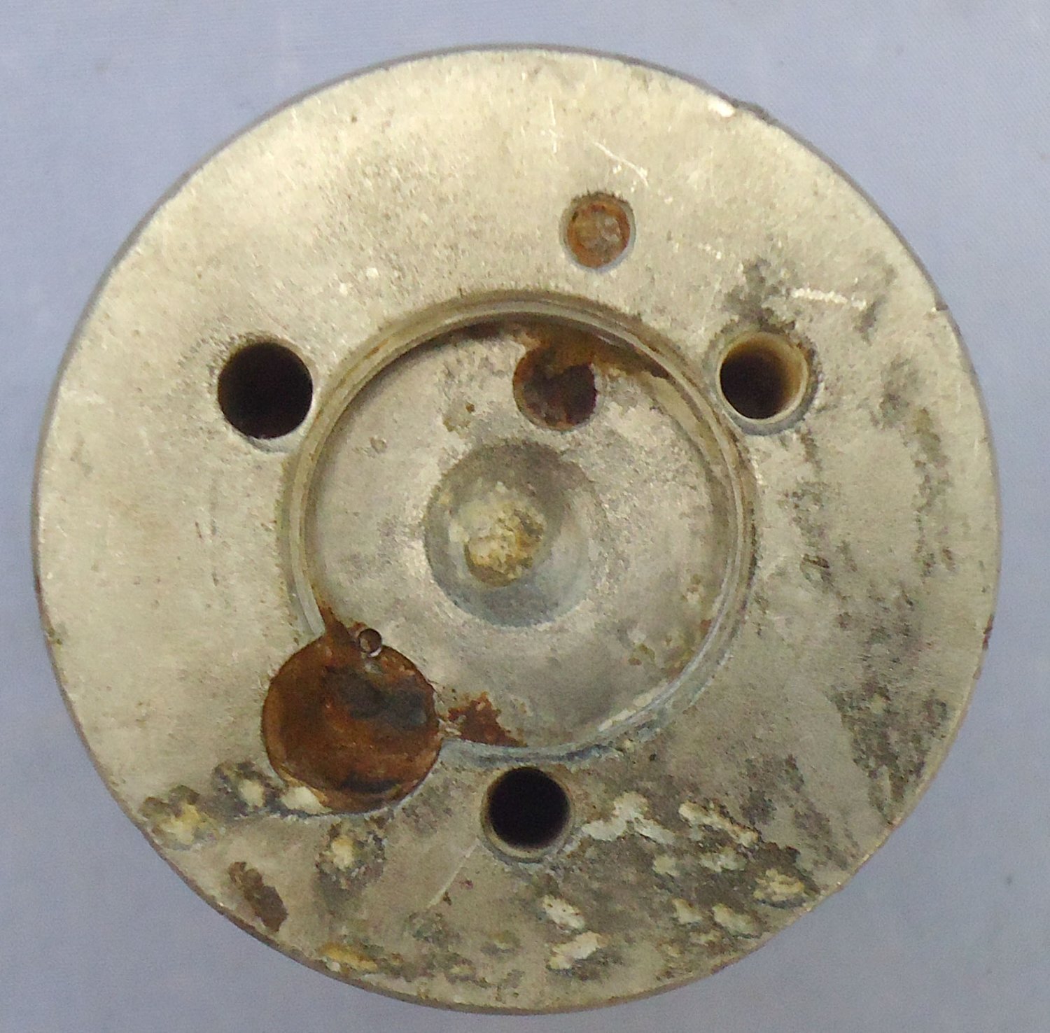 {CATEGORY} - INERT DEACTIVATED, WW2, German FZ60 Clockwork Bomb Fuze for Air Dropped Containers and Bakelite Transit Container. - O 2149 INERT DEACTIVATED, WW2, German FZ60 Clockwork Bomb Fuze for Air Dropped Containers and Bakelite Transit Container. - O 2149  Other Ammunition