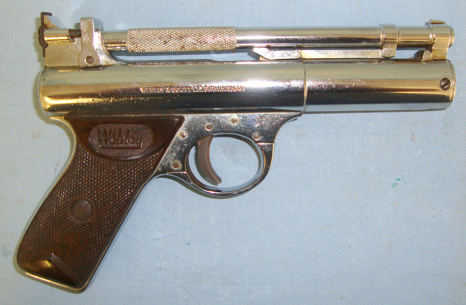  RARE**FACTORY SPECIAL ORDER NICKEL OR CHROME PLATED**Early 1970\'s Webley Premier \'E\' Series .22 Calibre Air Pistol. Sn 20709:34 .22