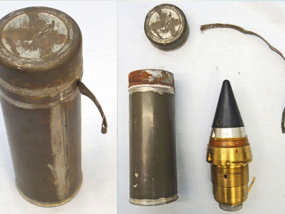 INERT. Unfired British WW2, 1945 Dated, No 208 Mark I Clockwork Time Fuze & Transit Container For The British 3.7, 4.5 & 5.25 Inch Anti-aircraft Gun. - O 2007 INERT. Unfired British WW2, 1945 Dated, No 208 Mark I Clockwork Time Fuze & Transit Container For The British 3.7, 4.5 & 5.25 Inch Anti-aircraft Gun. - O 2007  Other