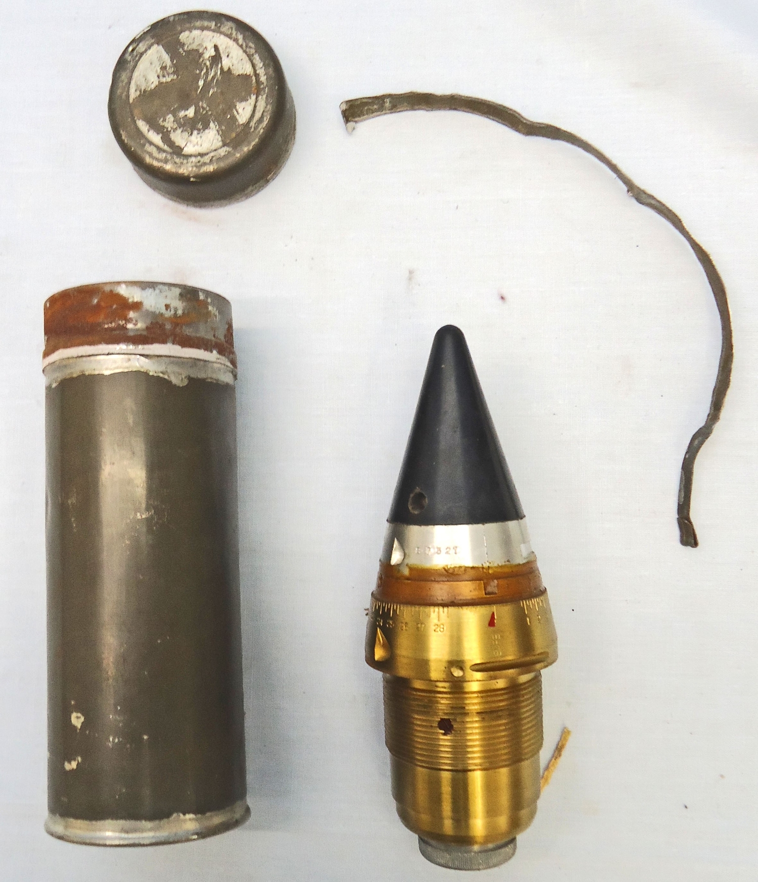 INERT. Unfired British WW2, 1945 Dated, No 208 Mark I Clockwork Time Fuze & Transit Container For The British 3.7, 4.5 & 5.25 Inch Anti-aircraft Gun. - O 2007 INERT. Unfired British WW2, 1945 Dated, No 208 Mark I Clockwork Time Fuze & Transit Container For The British 3.7, 4.5 & 5.25 Inch Anti-aircraft Gun. - O 2007  Other Ammunition 