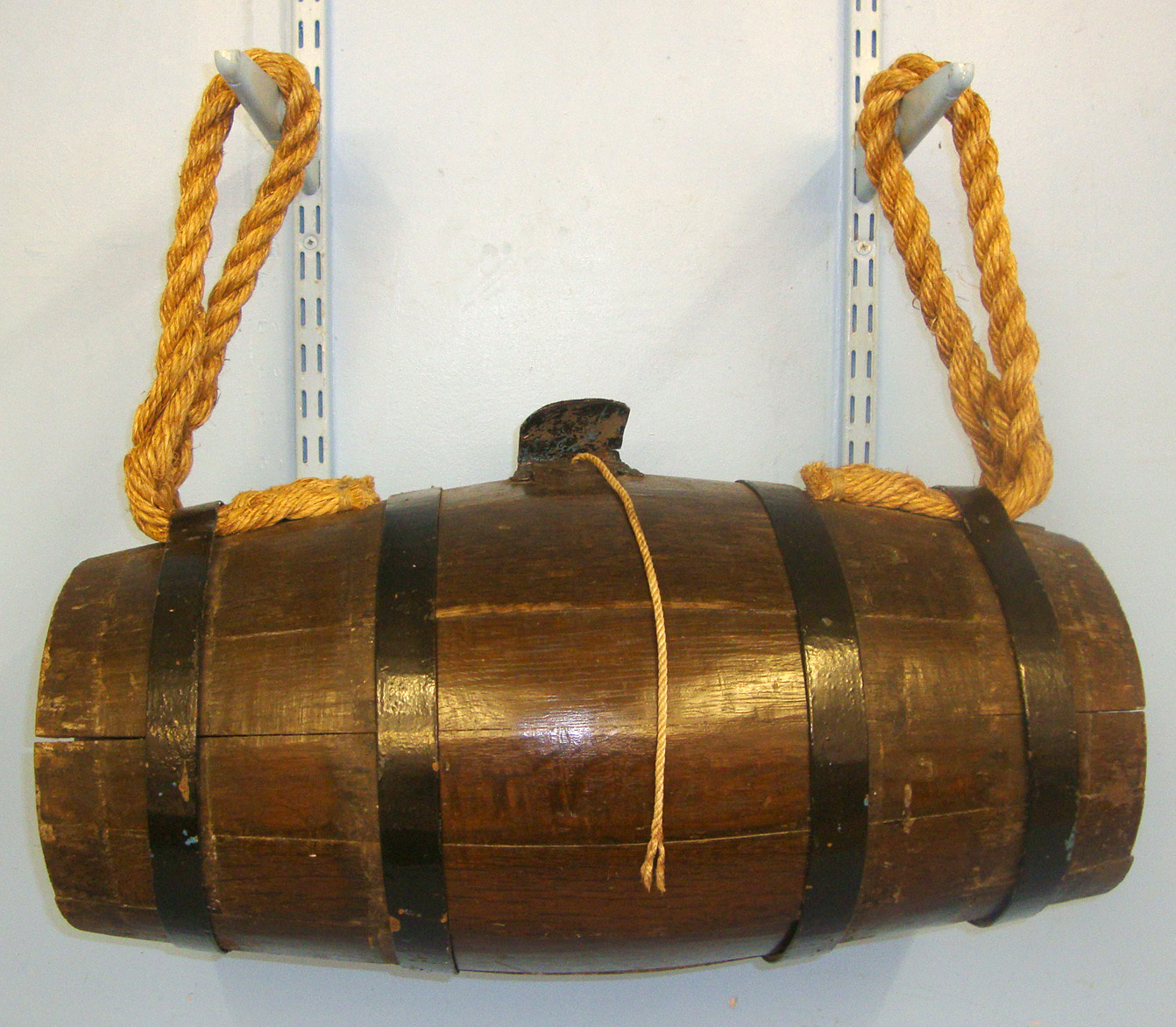  Late Victorian / Edwardian Era British Royal Navy Ship’s Steel Banded, Coopered Oak Royal Navy Barricoe Grog Rum Cask, Also Known As A Breaker With Plaited Hessian Rope Carry Handles. Sn 21205  Antique & Militaria