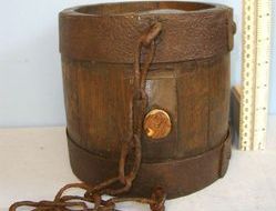C1750 British Royal Navy Oak Black Powder Keg With Carry Chain & Cork Stopper. C1750 British Royal Navy Oak Black Powder Keg With Carry Chain & Cork Stopper. Antique & Militaria