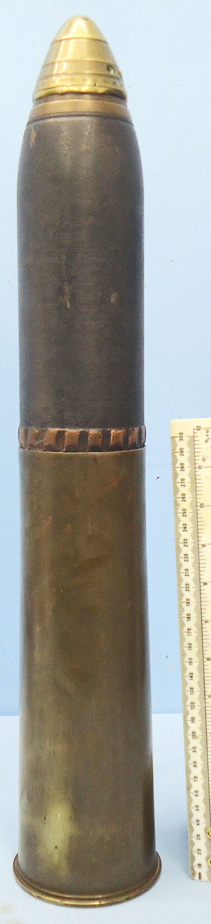 INERT DEACTIVATED. WW1, 1917 Dated, Fired, British 18 Pdr Shrapnel Round Fitted With A No. 80 Mark VI Time And Percussion Nose Fuze. - O 2183 WW1, 1917 Dated, Fired, British 18 Pdr Shrapnel Round Fitted With A No. 80 Mark VI Time And Percussion Nose Fuze. - O 2183  Other Ammunition - {CATEGORY} in 