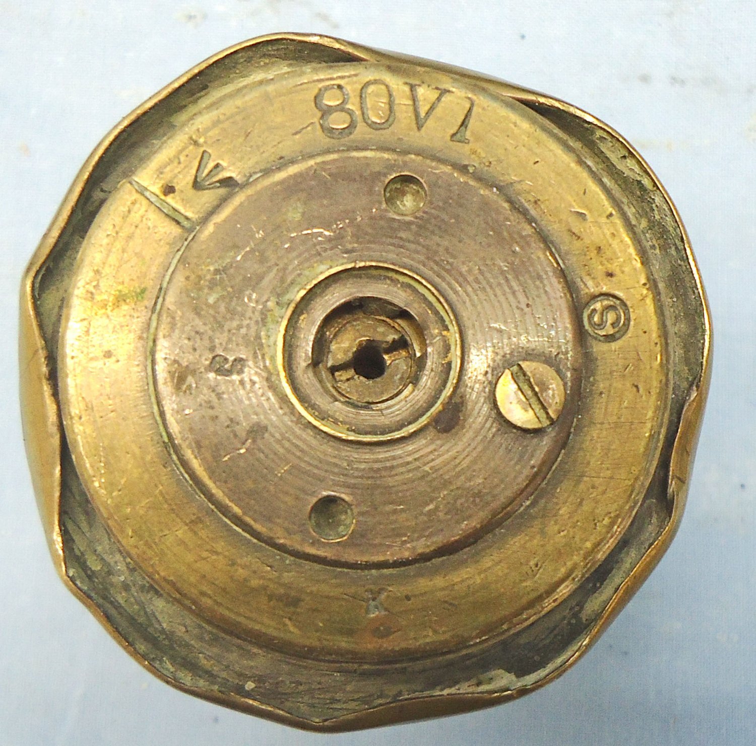 INERT DEACTIVATED. WW1, 1917 Dated, Fired, British 18 Pdr Shrapnel Round Fitted With A No. 80 Mark VI Time And Percussion Nose Fuze. - O 2183 WW1, 1917 Dated, Fired, British 18 Pdr Shrapnel Round Fitted With A No. 80 Mark VI Time And Percussion Nose Fuze. - O 2183  Other Ammunition 