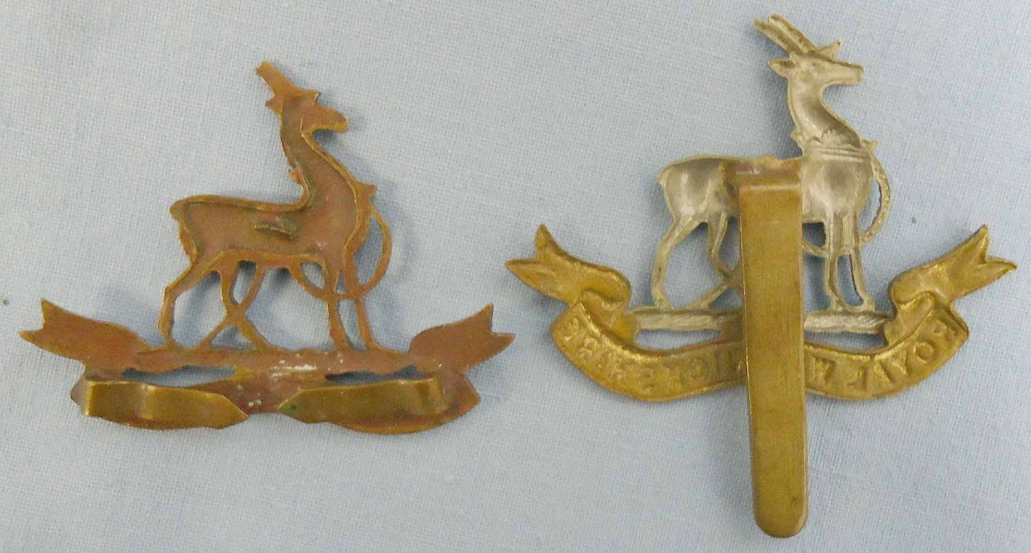  Pair* The Royal Warwickshire Regiment Cap Badges. BA 894. Pair* The Royal Warwickshire Regiment Cap Badges. BA 894.  Antique & Militaria