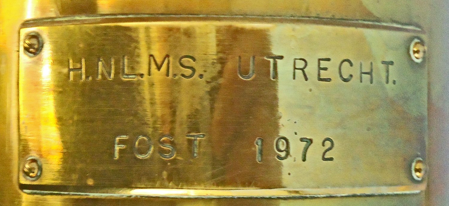  INERT DEACTIVATED. Dutch 12cm No 10 (120 x 835R) Cartridge Case with a brass Plaque to the Dutch Destroyer HNLMS Utrecht (D 817) on Naval Exercise FOST in 1972. Sn - 21237 INERT DEACTIVATED. Dutch 12cm No 10 (120 x 835R) Cartridge Case with a brass Plaque to the Dutch Destroyer HNLMS Utrecht (D 817) on Naval Exercise FOST in 1972. Sn - 21237  Other Ammunition