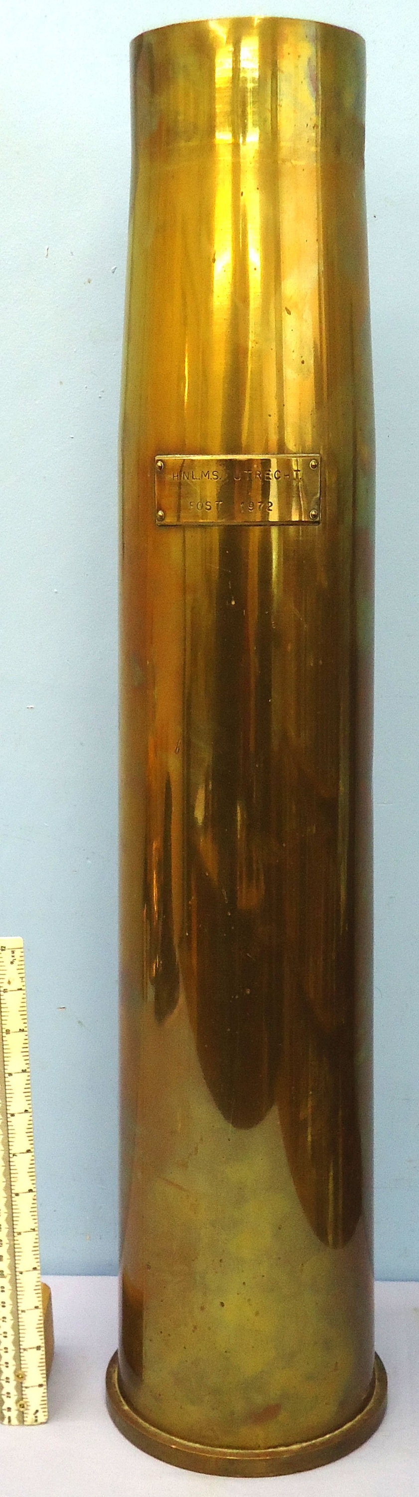 INERT DEACTIVATED. Dutch 12cm No 10 (120 x 835R) Cartridge Case with a brass Plaque to the Dutch Destroyer HNLMS Utrecht (D 817) on Naval Exercise FOST in 1972. Sn - 21237 INERT DEACTIVATED. Dutch 12cm No 10 (120 x 835R) Cartridge Case with a brass Plaque to the Dutch Destroyer HNLMS Utrecht (D 817) on Naval Exercise FOST in 1972. Sn - 21237  Other Ammunition - {CATEGORY} in 