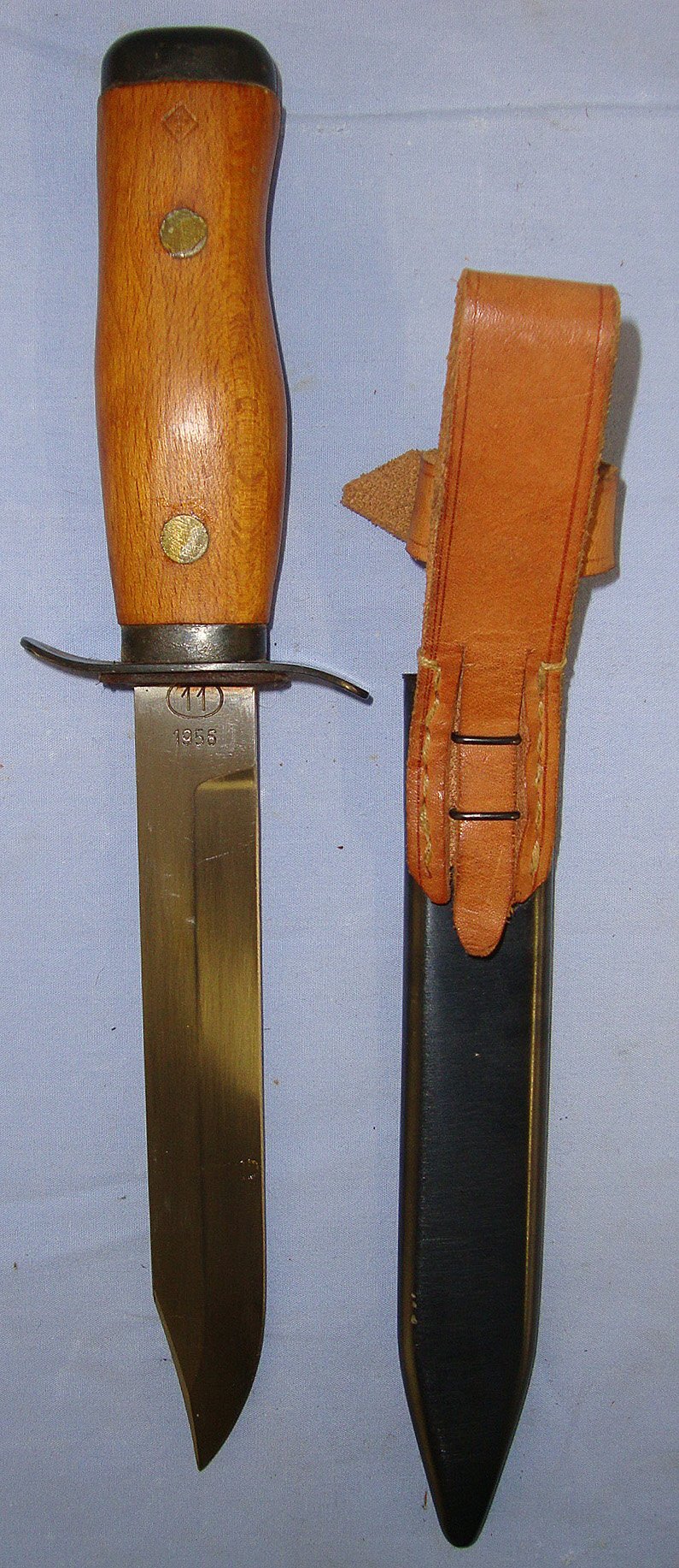  MATCHING NUMBERS**Cold War Era 1956 Dated Polish / Poland Army Special Forces Fighting Knife & Scabbard. Sn 23755 Knive