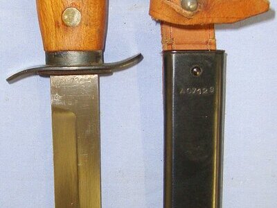 MATCHING NUMBERS**Cold War Era 1956 Dated Polish / Poland Army Special Forces Fighting Knife & Scabbard. Sn 23755 Knive