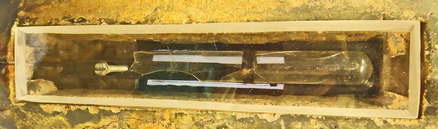 {CATEGORY} - INERT DEACTIVATED. WW2, Rare, German, 50kg Concrete Practice Type 1 Bomb & Number 25 Electrical Time Fuze. Sn - 22426:68 INERT DEACTIVATED. WW2, Rare, German, 50kg Concrete Practice Type 1 Bomb & Number 25 Electrical Time Fuze. Sn - 22426:68  Other Ammunition in 
