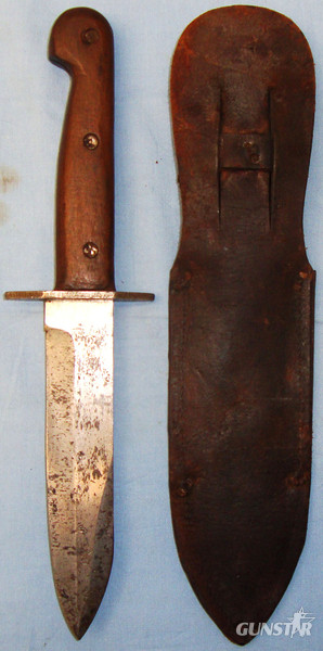  WWII Australian Wooden Gripped Combat Knife and Leather sheath. ED 2619. Knive
