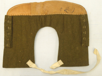British, WW2 Era, Vickers Machine Gun Felt & Leather Shoulder Protector Pad. Sn - 20757 British, WW2 Era, Vickers Machine Gun Felt & Leather Shoulder Protector Pad. Sn - 20757 Antique & Militaria