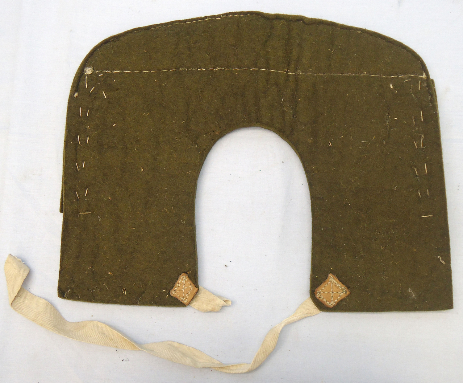 British, WW2 Era, Vickers Machine Gun Felt & Leather Shoulder Protector Pad. Sn - 20757 British, WW2 Era, Vickers Machine Gun Felt & Leather Shoulder Protector Pad. Sn - 20757 Antique & Militaria