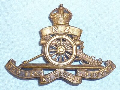 Scarce* WWI New Zealand Artillery Cap Badge by Gaunt & Sons London. BA 455. Scarce* WWI New Zealand Artillery Cap Badge by Gaunt & Sons London. BA 455.  Antique & Militaria