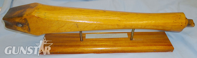  A Mounted Spoke Off a WWI 13 Pounder Field Gun From The Kings Troop R.H.A. (Royal Horse Artillery). MISC 905. A Mounted Spoke Off a WWI 13 Pounder Field Gun From The Kings Troop R.H.A. (Royal Horse Artillery). MISC 905. Antique & Militaria