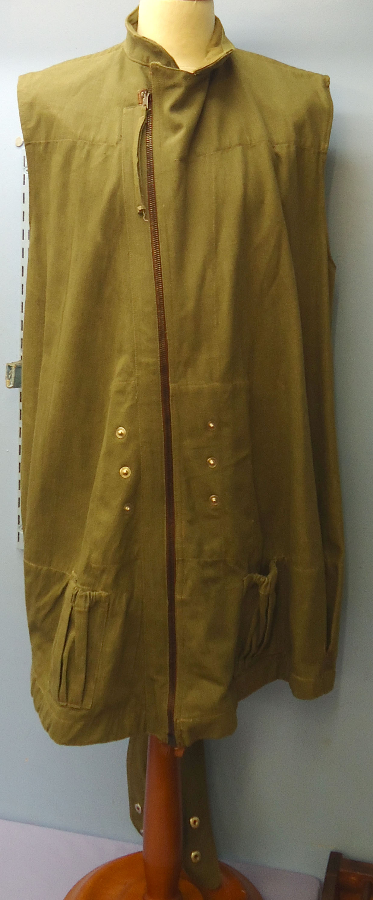 UN-ISSUED CONDITION, British, WD, 1942 Pattern Jacket Parachutists Over Smock. Sn - 6019 British, WD, 1942 Pattern Jacket Parachutists Over Smock. Sn - 6019 Clothing - {CATEGORY} in 