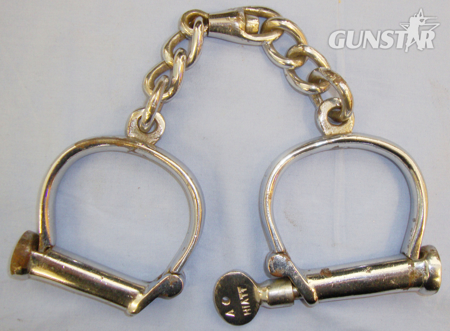 C1900 Pair of Original ‘Hiatt Darby 12’ Handcuffs with Key. PO 110. C1900 Pair of Original ‘Hiatt Darby 12’ Handcuffs with Key. PO 110. Antique & Militaria in 