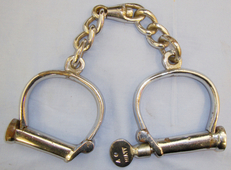 C1900 Pair of Original ‘Hiatt Darby 12’ Handcuffs with Key. PO 110. C1900 Pair of Original ‘Hiatt Darby 12’ Handcuffs with Key. PO 110. Antique & Militaria