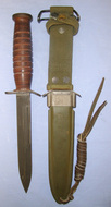 UN-ISSUED CONDITION**WW2 ‘KI’ (Kinfolks) M3 Fighting Knife & M8 Scabbard With Integral Frog By BM Co (Beckwith Manufacturing Company) & ‘VP’ (Victory Plastics) & Coiled Leather Thigh Cord. ED 889 Dagger
