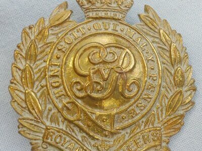 WWI Corps of Royal Engineers Badge by Gaunt & Sons London. BA 455. WWI Corps of Royal Engineers Badge by Gaunt & Sons London. BA 455.  Antique & Militaria