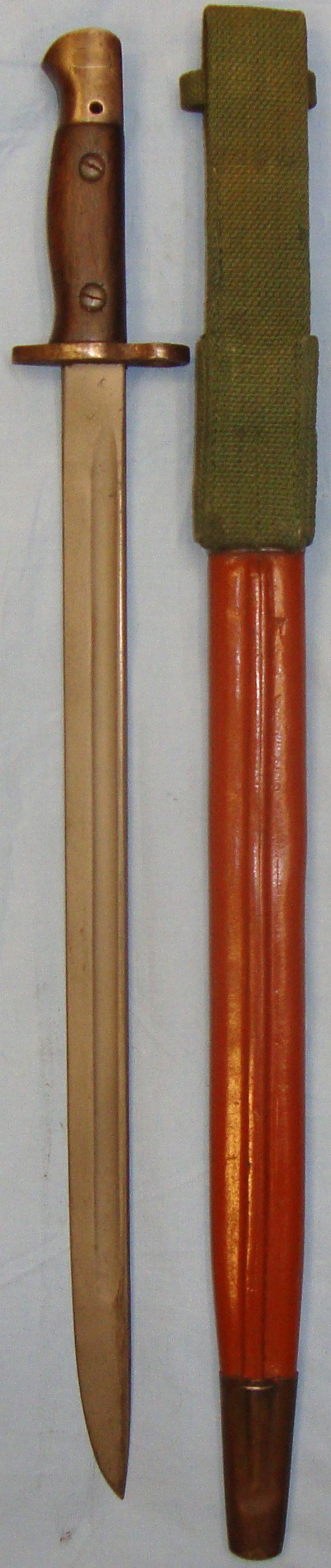  Scarce* WWII British ‘1907’ Pattern ‘Lanchester’ bayonet, scabbard and Frog. BAYO 747. Bayonet