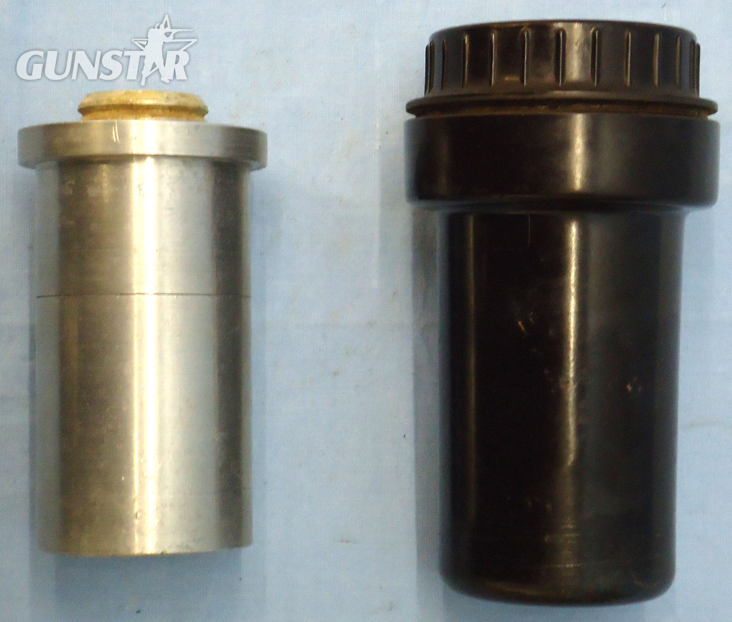  INERT DEACTIVATED, WW2, 1939 Dated German No 25 (EI A.Z 25) Bomb Fuse And Bakelite Transit Container. O 2080 INERT DEACTIVATED, WW2, 1939 Dated German No 25 (EI A.Z 25) Bomb Fuse And Bakelite Transit Container. O 2080  Other Ammunition