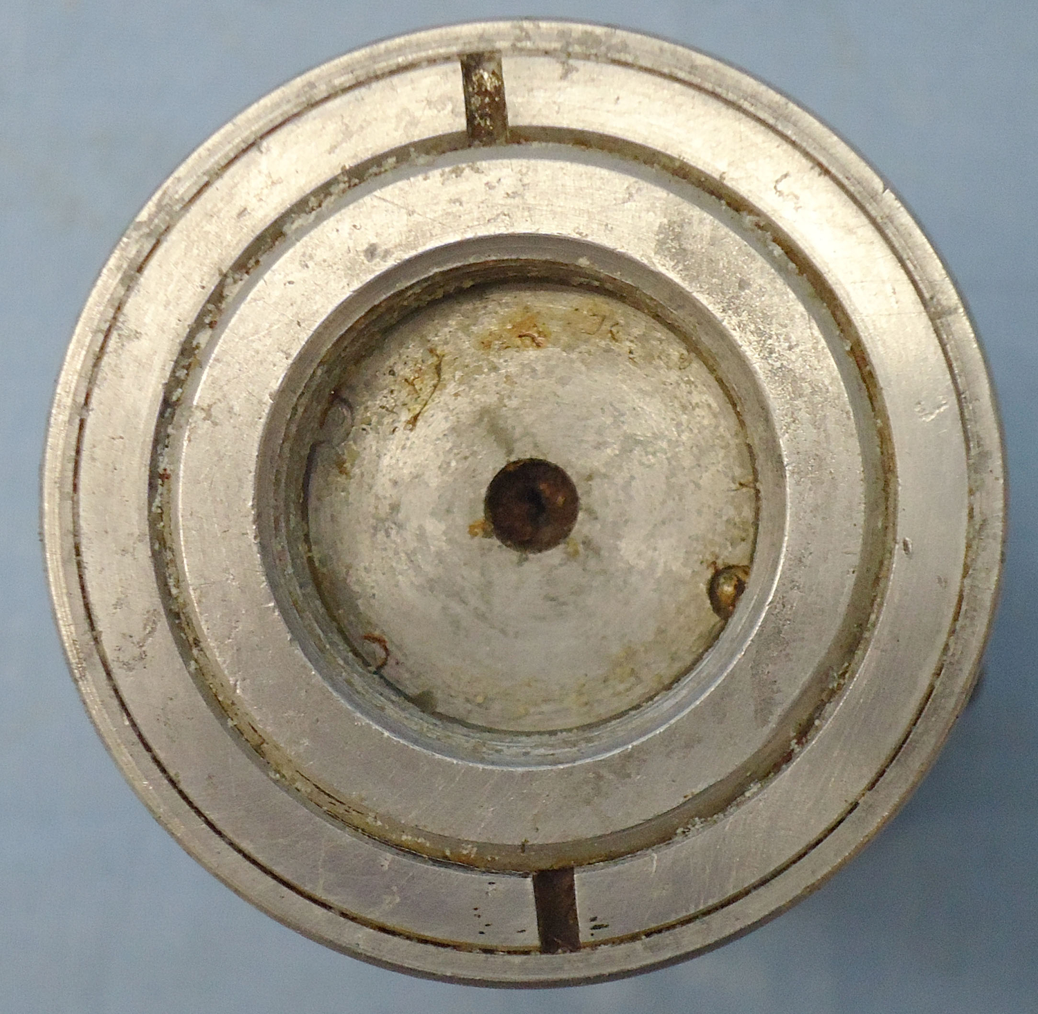 INERT DEACTIVATED, WW2, 1939 Dated German No 25 (EI A.Z 25) Bomb Fuse And Bakelite Transit Container. O 2080 INERT DEACTIVATED, WW2, 1939 Dated German No 25 (EI A.Z 25) Bomb Fuse And Bakelite Transit Container. O 2080  Other Ammunition - {CATEGORY}