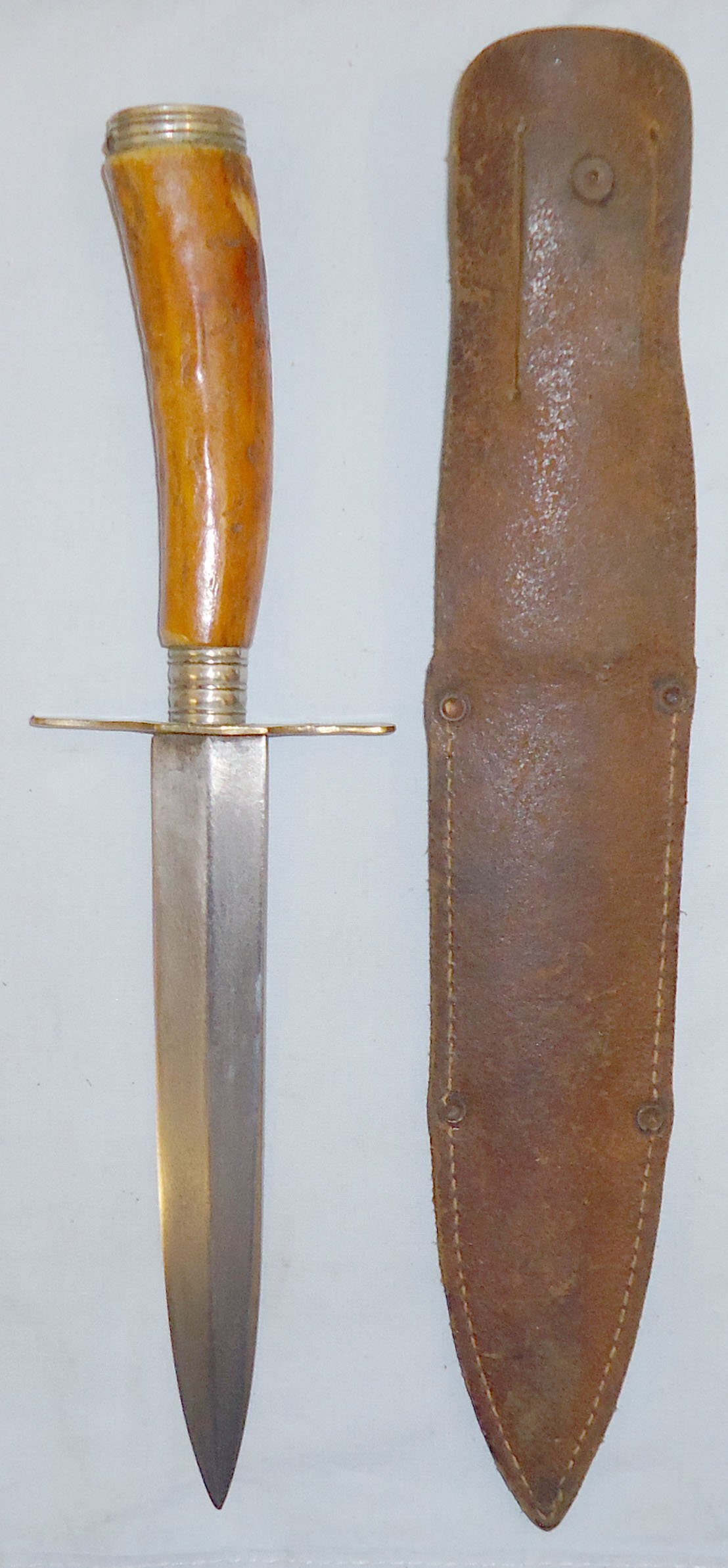  German WWI Trench Knife with Antler Handle and Leather Scabbard by Manufacturer Gottlieb Hammesfahr Solingen Foche. Sn. 5308. Dagger
