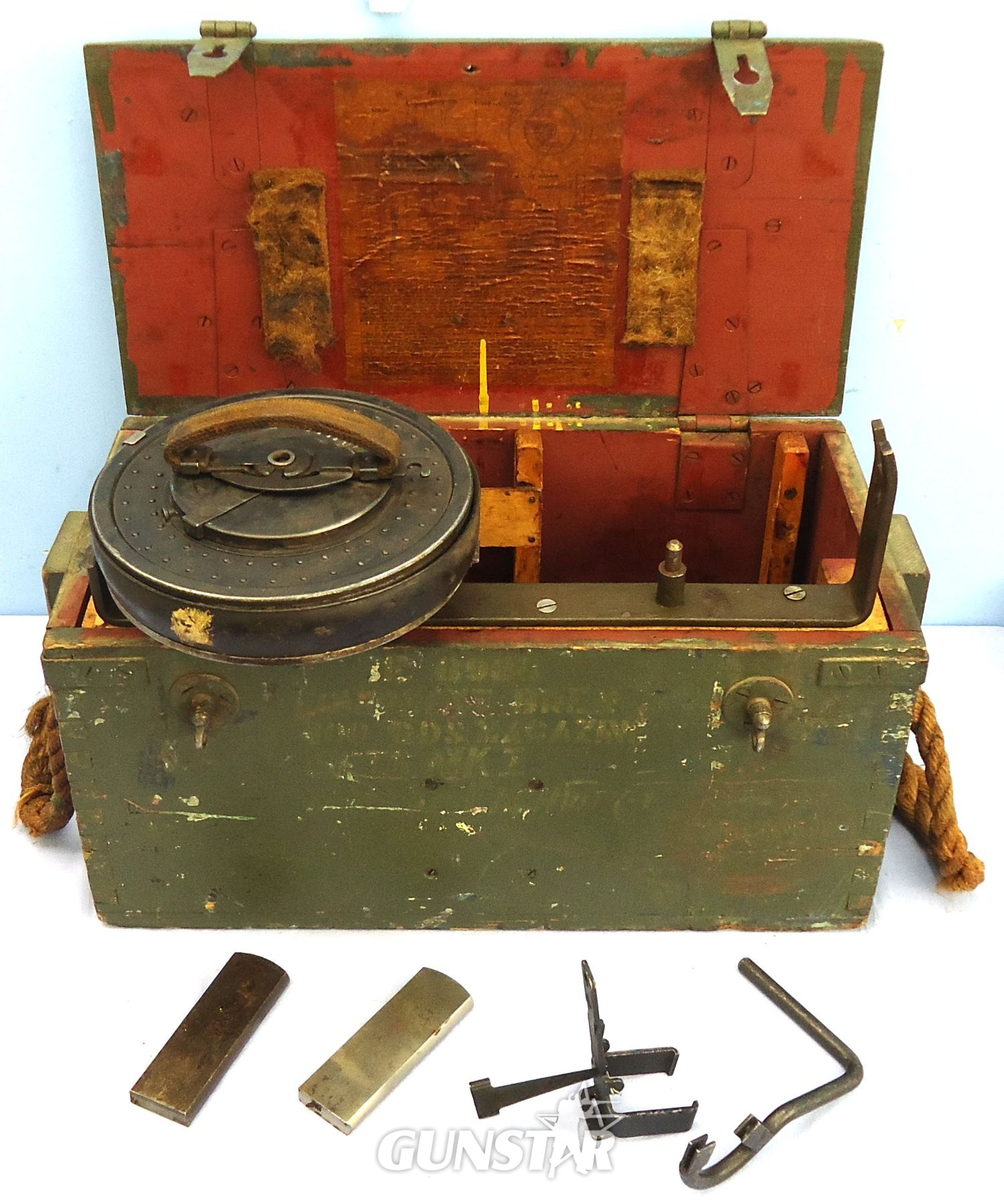 Scarce** British, WW2, 100 Round Drum Magazine for the Bren Gun, Transit case & Loading Tools. Sn 23565 Scarce** British, WW2, 100 Round Drum Magazine for the Bren Gun, Transit case & Loading Tools. Sn 23565 None  Machine Gun - {CATEGORY}
