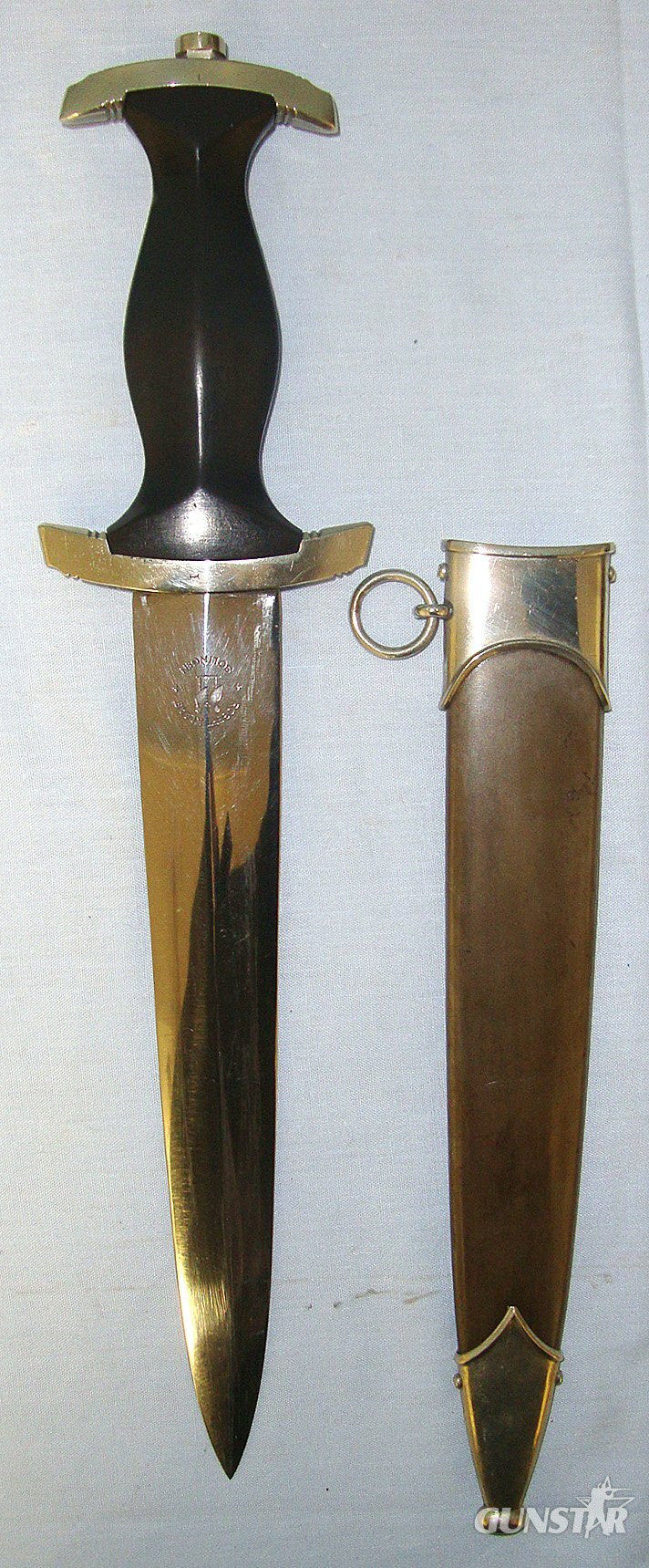 RAREST MAKER OF 1933 PATTERN SS DAGGERS**ORIGINAL**EARLY PRODUCTION**WW2 Era Nazi German Robert Klaas Solingen 1933 Pattern SS Man’s Dagger Unit Marked ‘I’ To (SS Group Munich) Motto Etched Blade & Scabbard. Sn 23246 Dagger