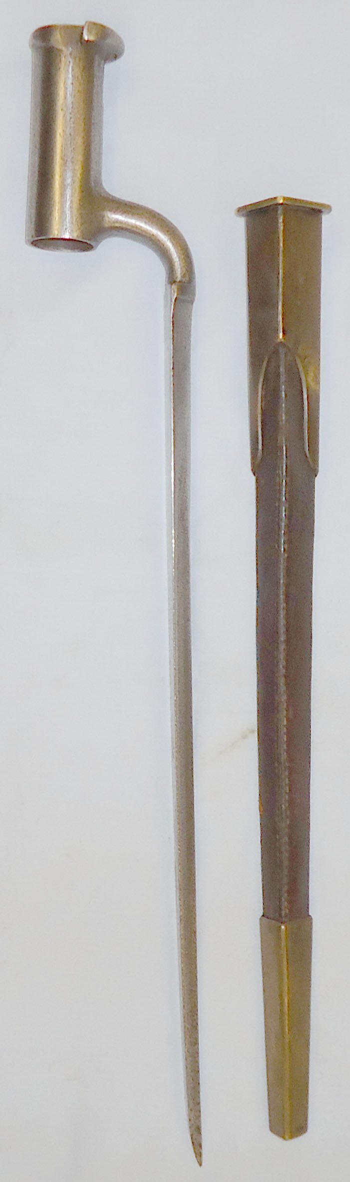  British Pattern 1842 Lovell’s Catch Socket Bayonet and Scabbard. BAYO 432. Bayonet