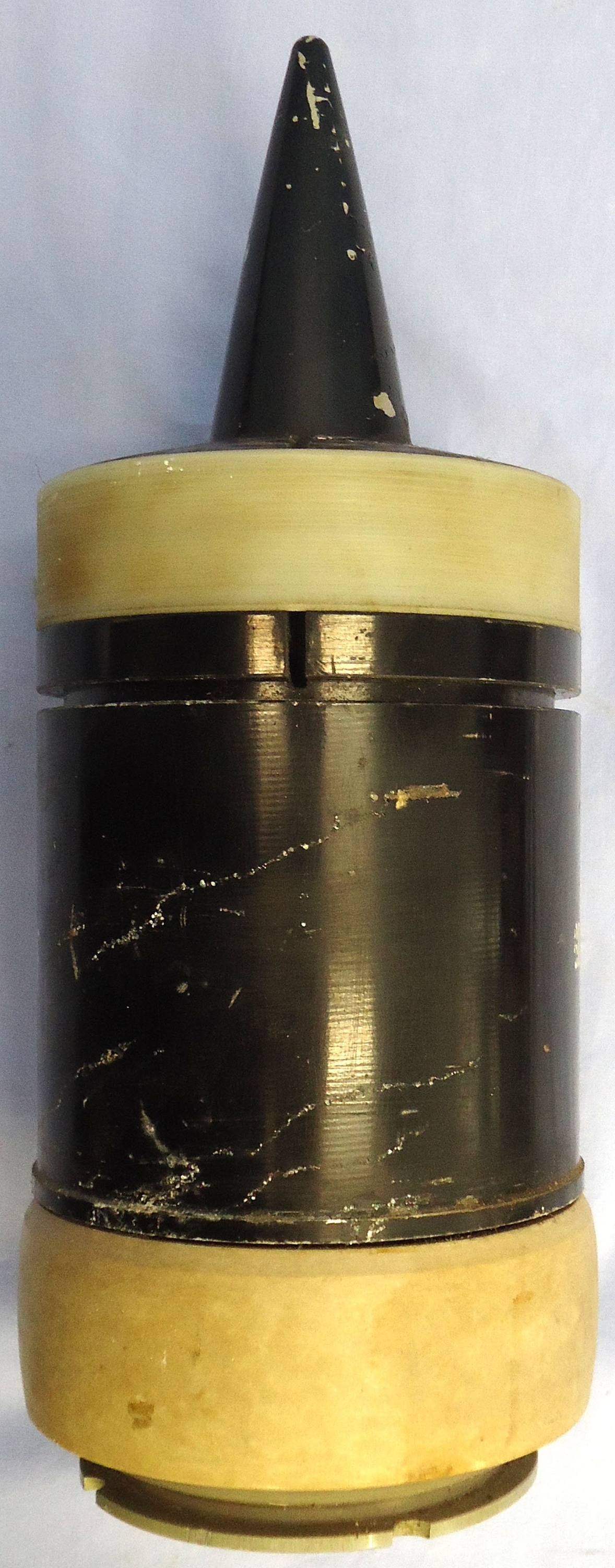 INERT DEACTIVATED. British, 1978 Dated, Unfired 105mm (105x617R) APDS/T (Armour Piercing, Discarding Sabot/Trace) Projectile. - O 2279 INERT DEACTIVATED. British, 1978 Dated, Unfired 105mm (105x617R) APDS/T (Armour Piercing, Discarding Sabot/Trace) Projectile. - O 2279  Other Ammunition 