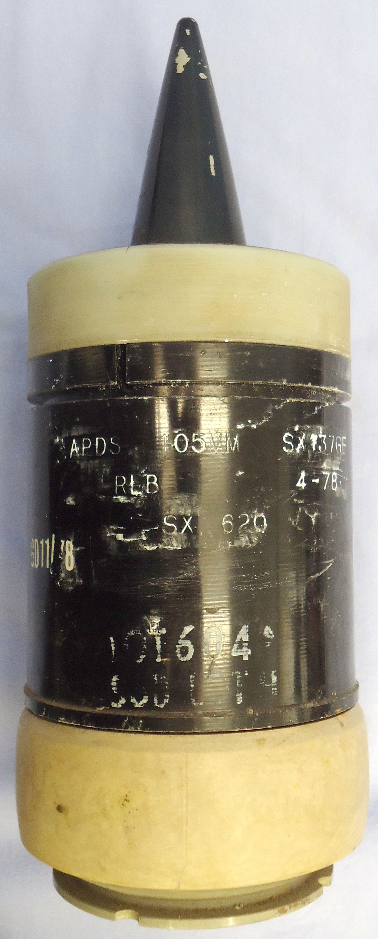 {CATEGORY} - INERT DEACTIVATED. British, 1978 Dated, Unfired 105mm (105x617R) APDS/T (Armour Piercing, Discarding Sabot/Trace) Projectile. - O 2279 INERT DEACTIVATED. British, 1978 Dated, Unfired 105mm (105x617R) APDS/T (Armour Piercing, Discarding Sabot/Trace) Projectile. - O 2279  Other Ammunition in 