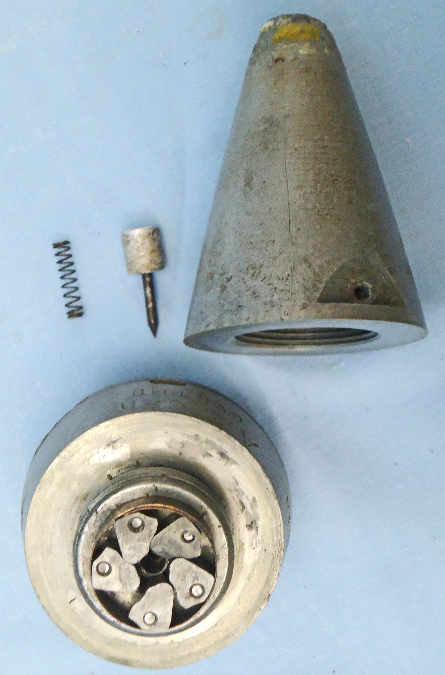 {CATEGORY} - INERT DEACTIVATED. Scarce, Unfired, Strippable, Alloy, German WW2, 1940 Dated AZ 23Zn Impact Fuze for German High Explosive Projectiles. - O 2307 INERT DEACTIVATED. Scarce, Unfired, Strippable, Alloy, German WW2, 1940 Dated AZ 23Zn Impact Fuze for German High Explosive Projectiles. - O 2307 Various Other Ammunition