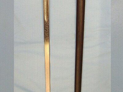 NAMED**British WD WW1 1915 George V 1897 Pattern British Fenton Brothers Sheffield Presentation Sword With Blued & Etched Blade To ‘Harry L. Searle, Commander D' Company, 1st Battn. B.C.V.F, Cord, Acorn Knot & Leather Field Scabbard & Sam Browne Frog. S Sword